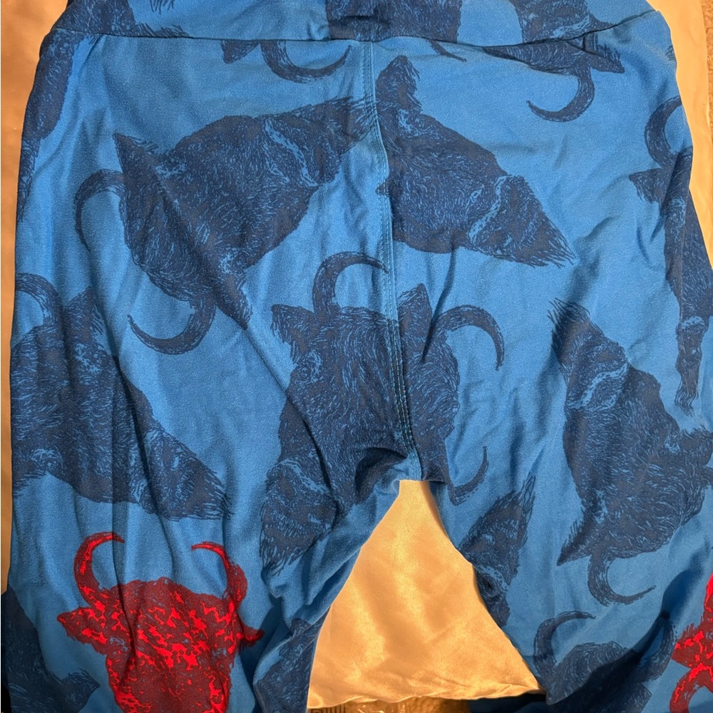 LuLaRoe vintage Women OS Leggings Blue Red Buffalo Animal Print  Made in China - Picture 5 of 10